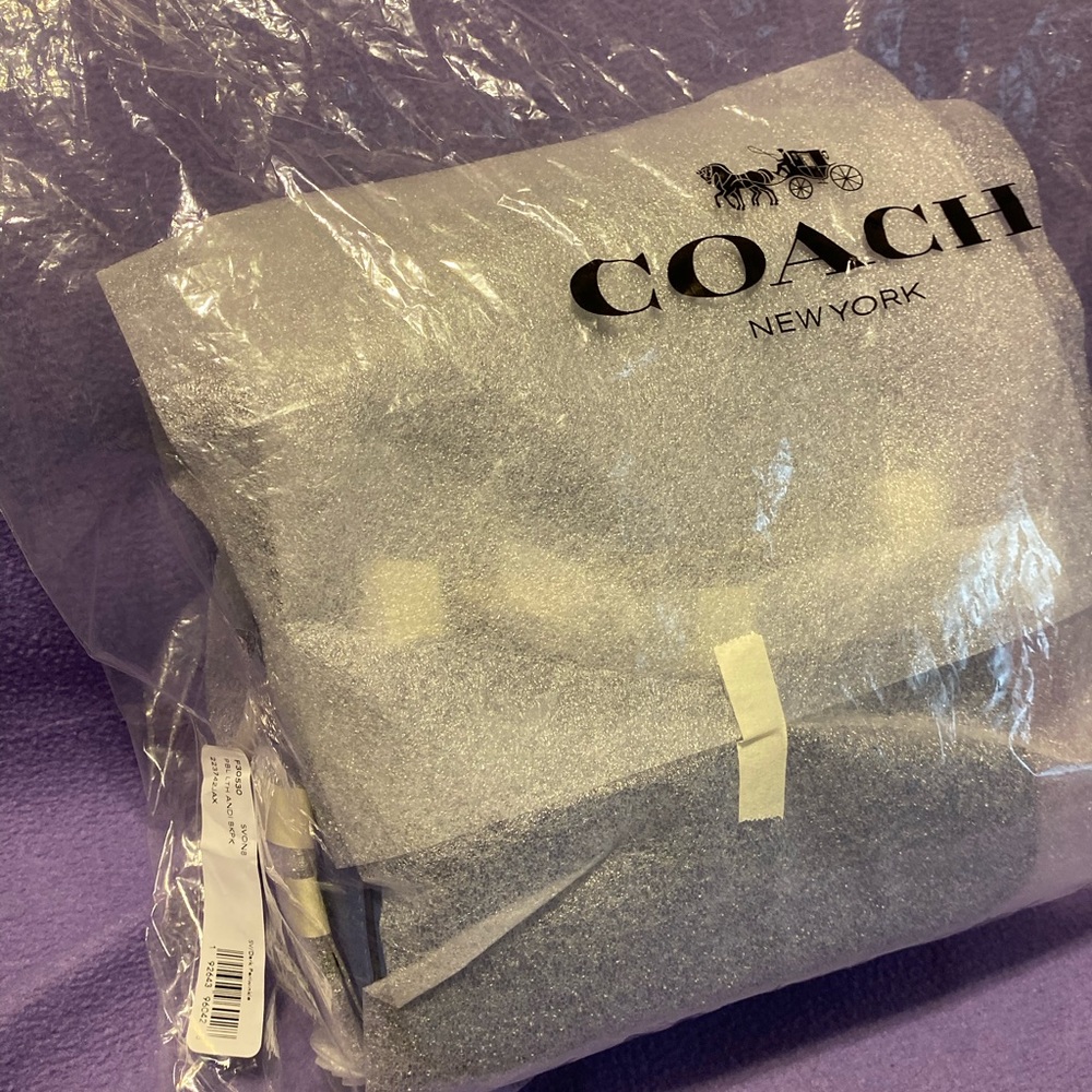 Coach Andi Backpack - Picture 3 of 8